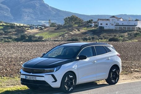 Der Opel Grandland GSe hat eine Systemleistung von 221 kW/300 PS