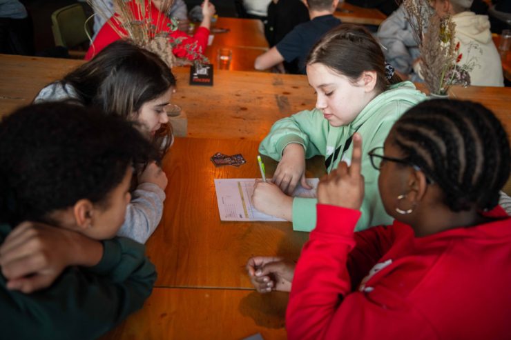 Gleichstellung / „Wonderwoman“-Quiz soll Mädchen für Wissenschaft begeistern