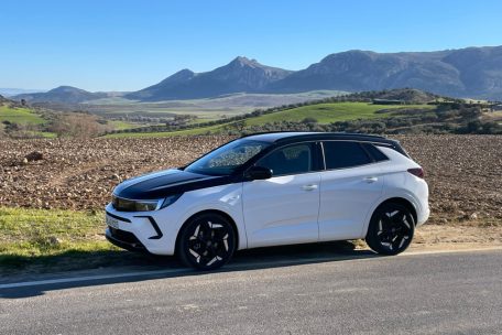 Kommt mit einer imposanten Statur daher: der Grandland GSe