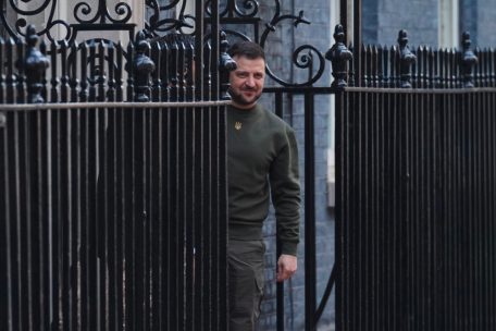 Ukraine-Krieg / Erst Downing Street, dann EU-Gipfel: Selenskyj dankt Briten bei London-Trip für Hilfe