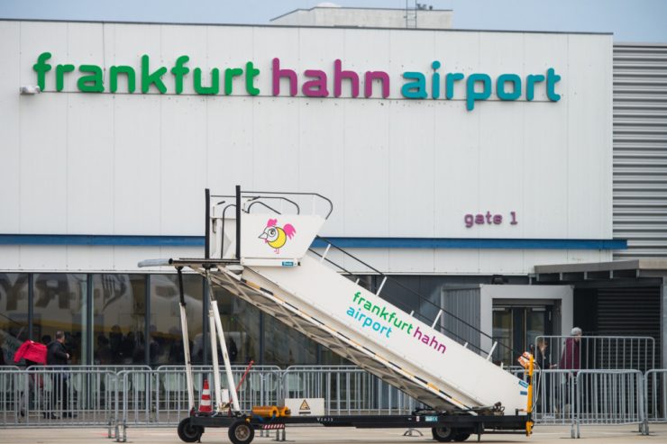 Deutschland / Will der russische Milliardär nun doch nur einen Teil des Flughafens Hahn kaufen?