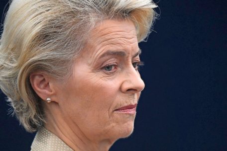 EU / Klagewelle gegen Ursula von der Leyen – Streit um Milliardendeal um Impfstoff mit Pfizer