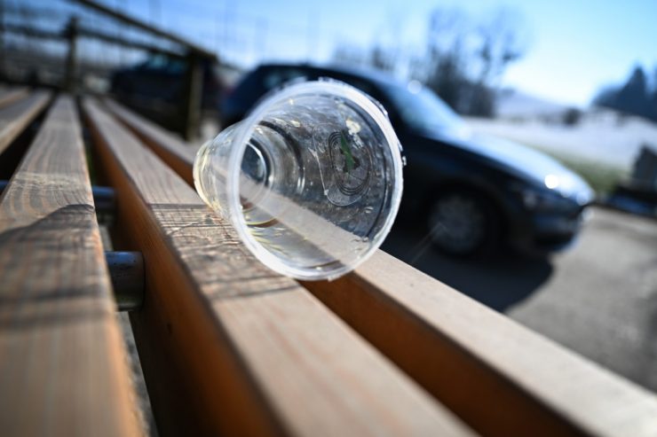 Luxemburg / Geändertes Abfallgesetz: Kein Mehrwegplastik bei „Fuesbaler“, Burgbrennen und Co.