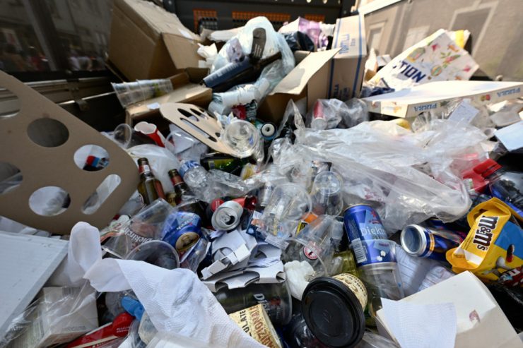 Editorial / Umweltschonend feiern: „Fueskichelchen“ in der Hand statt Teller im Müll