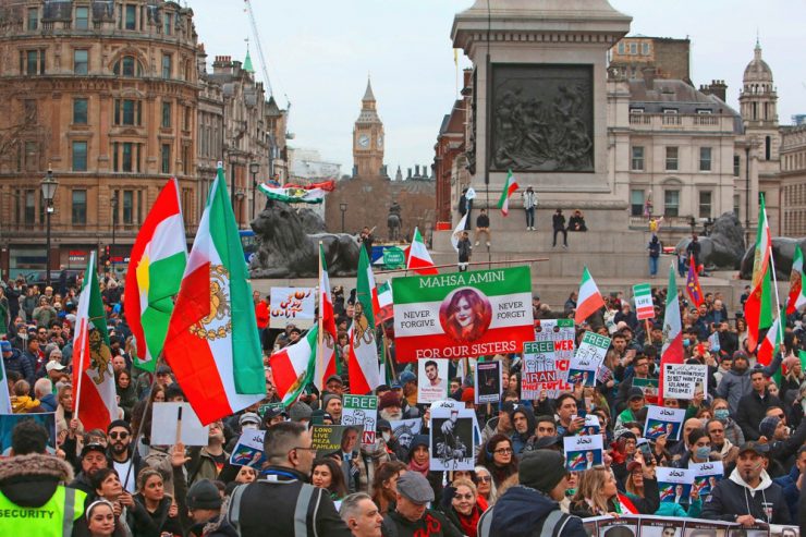 Großbritannien / Beständige Terrordrohungen durch Teheran zwingen Exilsender zur Flucht aus London