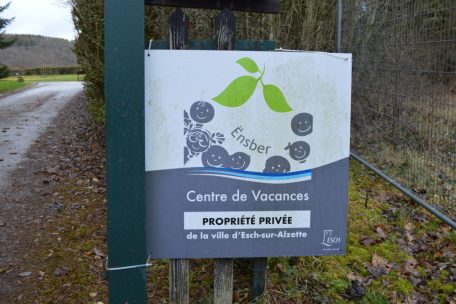 Das Hinweisschild der Gemeinde Esch/Alzette in Insenborn