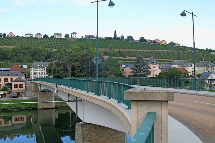 Verkehr / Brücke gesperrt und Fährbetrieb beschränkt: Was auf Grenzgänger an der Obermosel zukommt