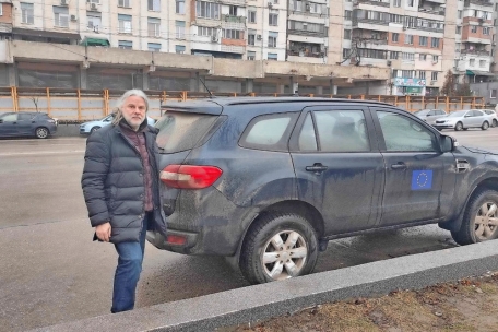 Mit einem Auto der UNO führte die Flucht zunächst von Kyjiw nach Kischinau. Dort hat das Paar das Fahrzeug abgegeben und wurde von Daniels Sohn abgeholt.