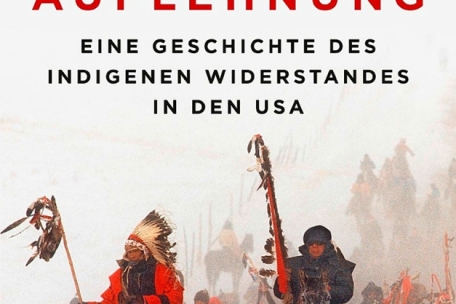 (1) Aram Mattioli<br />
„Zeiten der Auflehnung:<br />
Eine Geschichte des indigenen Widerstandes in den USA“<br />
Verlag Klett-Cotta, Stuttgart 2023, 464 S., 28,00 Euro