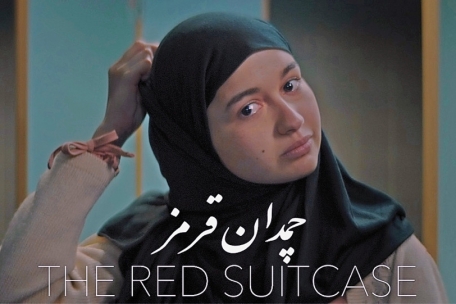 „The Red Suitcase“ de Cyrus Neshvad