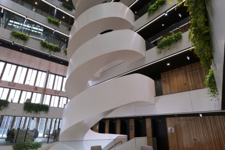 Die Helix-Wendeltreppe im Herzen des Gebäudes 