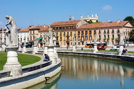 Padua zählt zu den ältesten Städten Italiens. Ein Highlight ist der Prato della Valle, ein zentraler Platz mit 78 Figuren berühmter Persönlichkeiten.