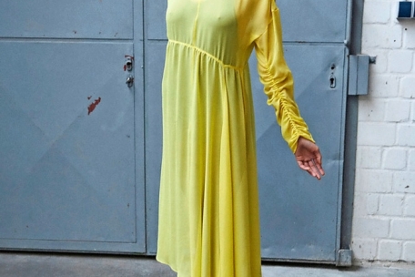 Ob Pulli oder Kleid: Transparenz ist Trend. Hier ein Beispiel von Sociéte Angelique (Kleid ca. 625 Euro). 