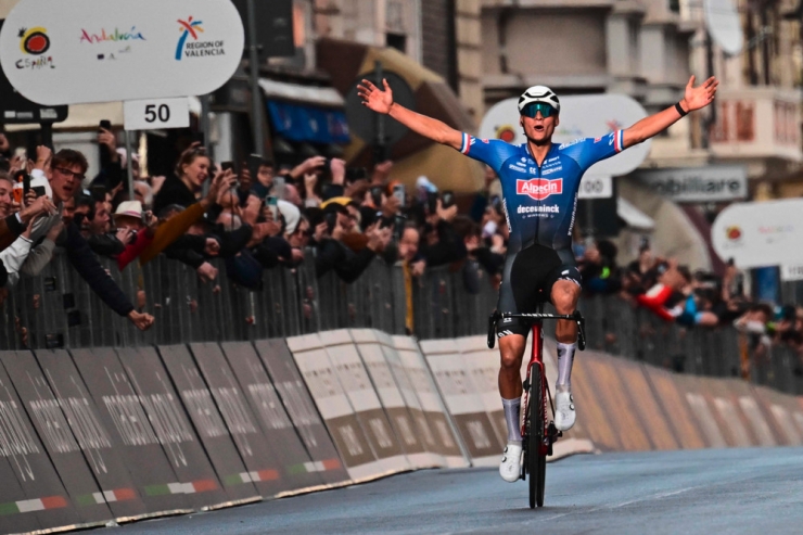 Radsport / 62 Jahre nach seinem Großvater Poulidor: Van der Poel gewinnt Mailand-Sanremo