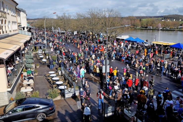 Remich / Jokus war den Narren hold: Närrischer Lindwurm begeistert Tausende Besucher bei Kavalkade