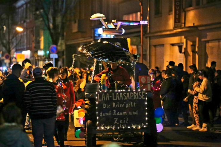 Wasserbillig / Närrisches Treiben vor Brezelsonntag: Tausende Besucher bei Nachtkavalkade