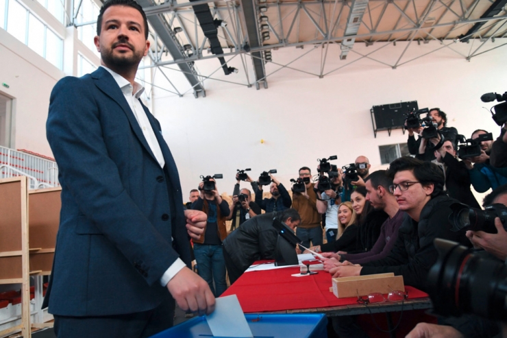 Montenegro / Präsident Djukanovic droht Abwahl in Stichwahl