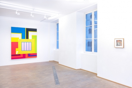 In der Ausstellung „Jeux d’objectivité“ sind u.a. die Werke „Stander“, 2003, von Peter Halley (links) und „Untitled“, 2005, von Günther Förg (rechts) zu sehen