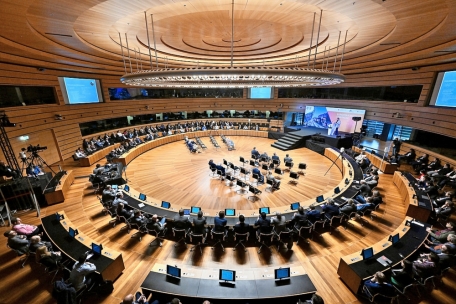 Gut gefüllt: der Plenarsaal des Konferenzzentrums auf Kirchberg während Lydie Polfers Beitrag