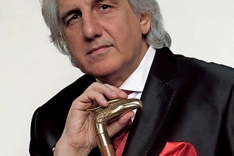 Daniel Salvatore Schiffer est philosophe, &eacute;crivain et auteur, notamment, de &bdquo;Grandeur et mis&egrave;re des intellectuels &ndash; Histoire critique de l&rsquo;intelligentsia du XXe si&egrave;cle&ldquo;