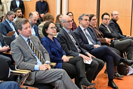 Marc Schiltz (FNR), Finanzministerin Yuriko Backes, Björn Ottersten (Direktor des SnT) und Bildungsminister Claude Meisch (v.l.n.r.)