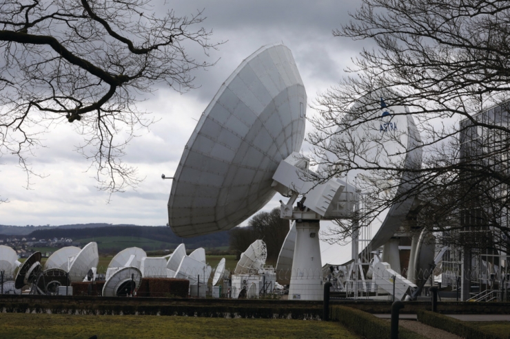 Satelliten / Luxemburgische SES bestätigt Fusionsgespräche mit US-Rivale Intelsat