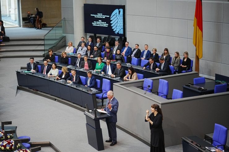Deutschland / Warum der König im Bundestag von Monty Python spricht