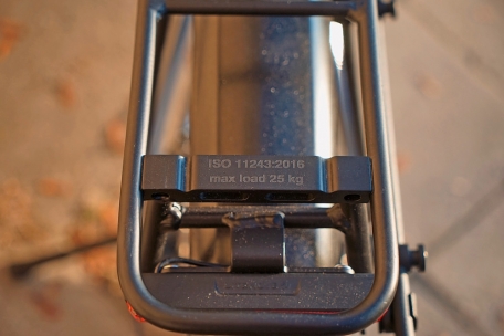 Last am Heck: Der Gepäckträger von Racktime verträgt 25 Kilo Zuladung