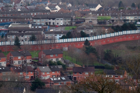 Die sogenannte „Friedensmauer“ durchzieht Belfast, auf der einen Seite leben Protestanten, auf der anderen Katholiken