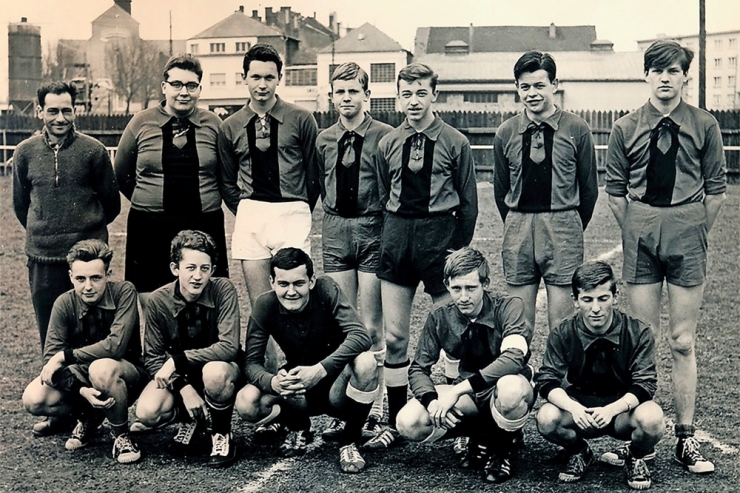 Escher Lokalgeschicht / Zwou „wëll“ Bouwenequippen: D’Geschicht vum Roude Stär Kazebierg an dem F.C. Hiehl