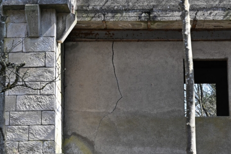 Laut Patrick Soragna sind in den letzten Jahren etliche Risse im Mauerwerk hinzugekommen