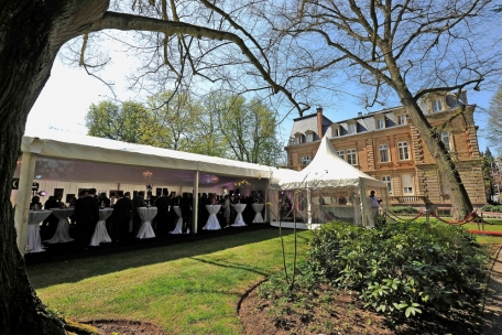 Erinnerung an bessere Zeiten: Eine Feier im Garten der Villa Foch im Jahr 2013