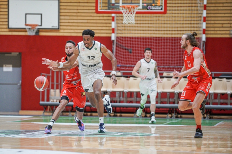 Basketball-Play-down / Hostert mit dem Überraschungswurf