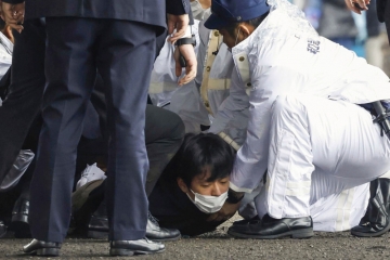Japan / Rauchbomben-Explosion bei Wahlkampftour: Ministerpräsident Kishida in Sicherheit gebracht