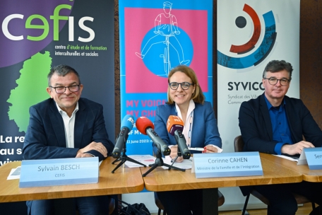 Gemeinsam präsentierten Sylvain Besch vom Cefis, Familienministerin Corinne Cahen (DP) und Serge Hoffmann vom Syvicol die Statistiken