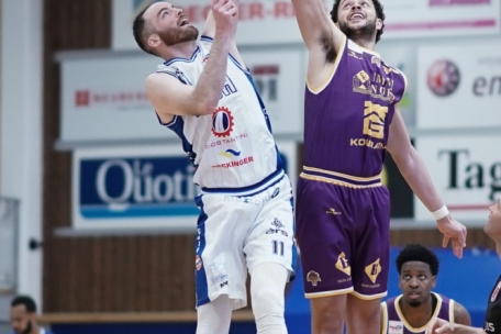 Auch wenn der Steinseler Ami Reese (r.) nach 32. Minuten auf der Bank Platz nehmen musste, konnten Clancy Rugg (l.) und Esch die Partie nicht mehr drehen