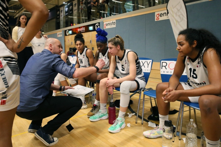 Reaktionen / Große Erleichterung beim Titelverteidiger T71