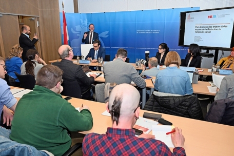 Immerhin wünschte der Arbeitsminister den Journalisten im Anschluss an die Pressekonferenz einen nicht mehr allzu langen Arbeitstag …