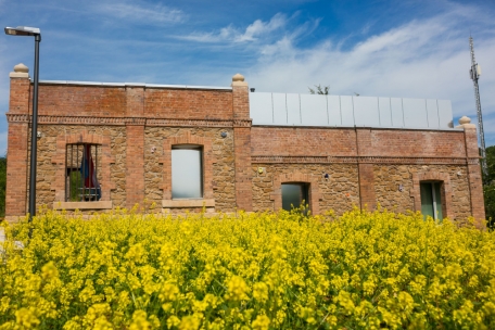Entlang des Minett-Trails laden elf Wanderhütten zur Verschnaufpause ein. Eine davon ist das „Haus Gonner“ in Rümelingen
