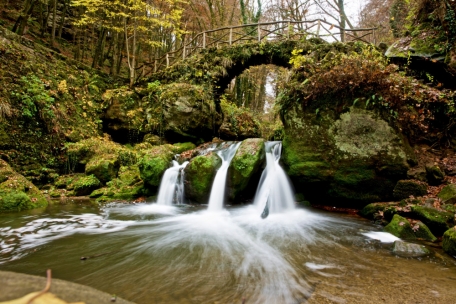 Eines der bekanntesten Fotomotive aus Luxemburg – der Schiessentümpel im Müllerthal
