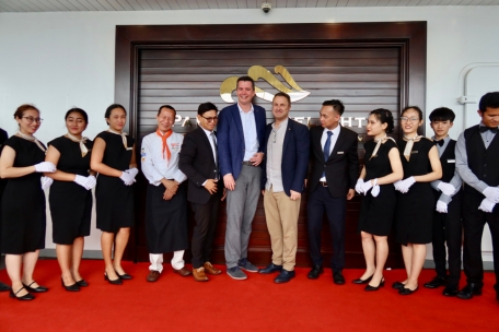 Vietnam / Beziehungspflege in der Traumbucht: Bettel und Delles sind auf Werbetour