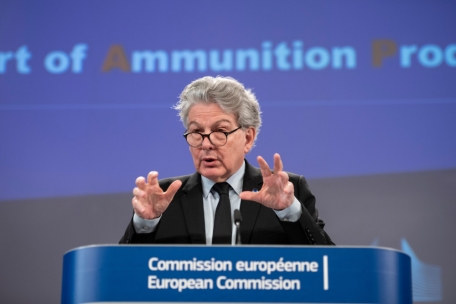 Für die Ukraine / Die EU kurbelt die Produktion von Munition an