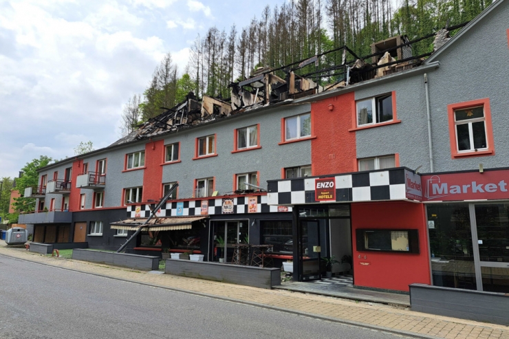 Grundhof / Großbrand hat ehemaliges Hotel verwüstet – drei Personen im Krankenhaus