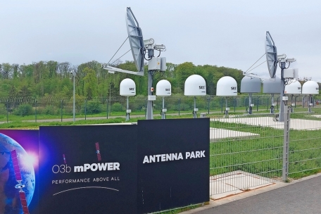 Für die O3b-mPOWER-Satelliten gibt es eine besondere Form Antennen
