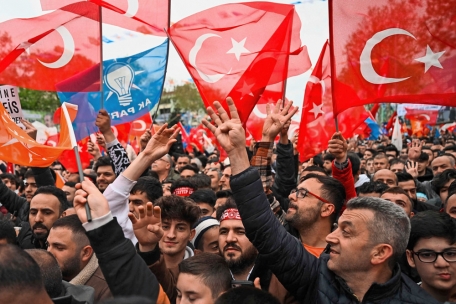 … getrennt von den Männern ihrem Präsidenten zu