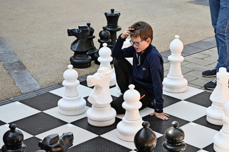 Das lebensgroße Schachbrett bot Kopfzerbrechen