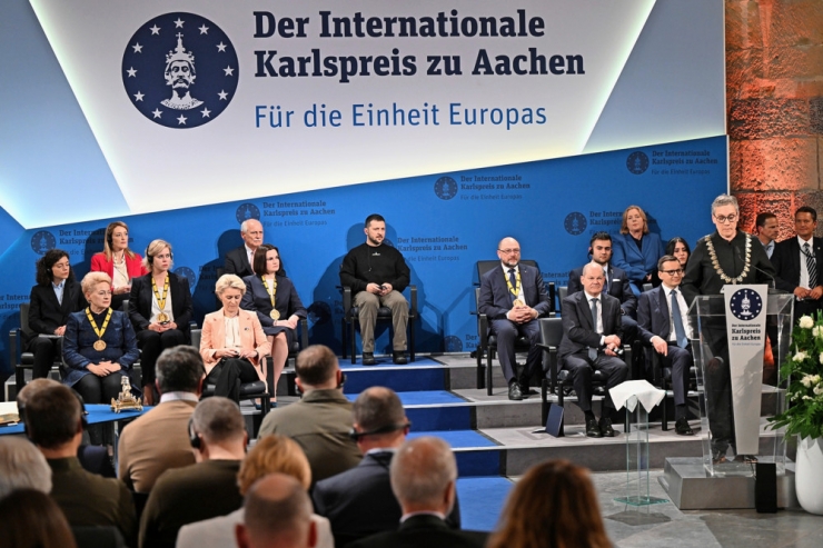 Deutschland / Karlspreis und Waffen für Selenskyj