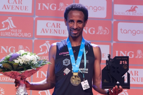 Yonas Kinde  lief einen beeindruckenden Semi-Marathon 