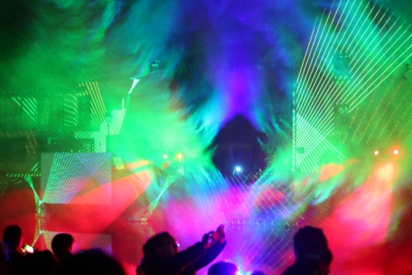 Unterschiedlichste Formen und Farben wurden in den n&auml;chtlichen Raum projiziert