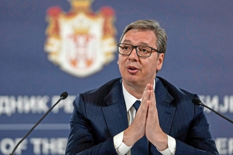 Serbien / Beschäftigte von Staatsbetrieben werden zur Teilnahme an Vucic-Großdemo genötigt